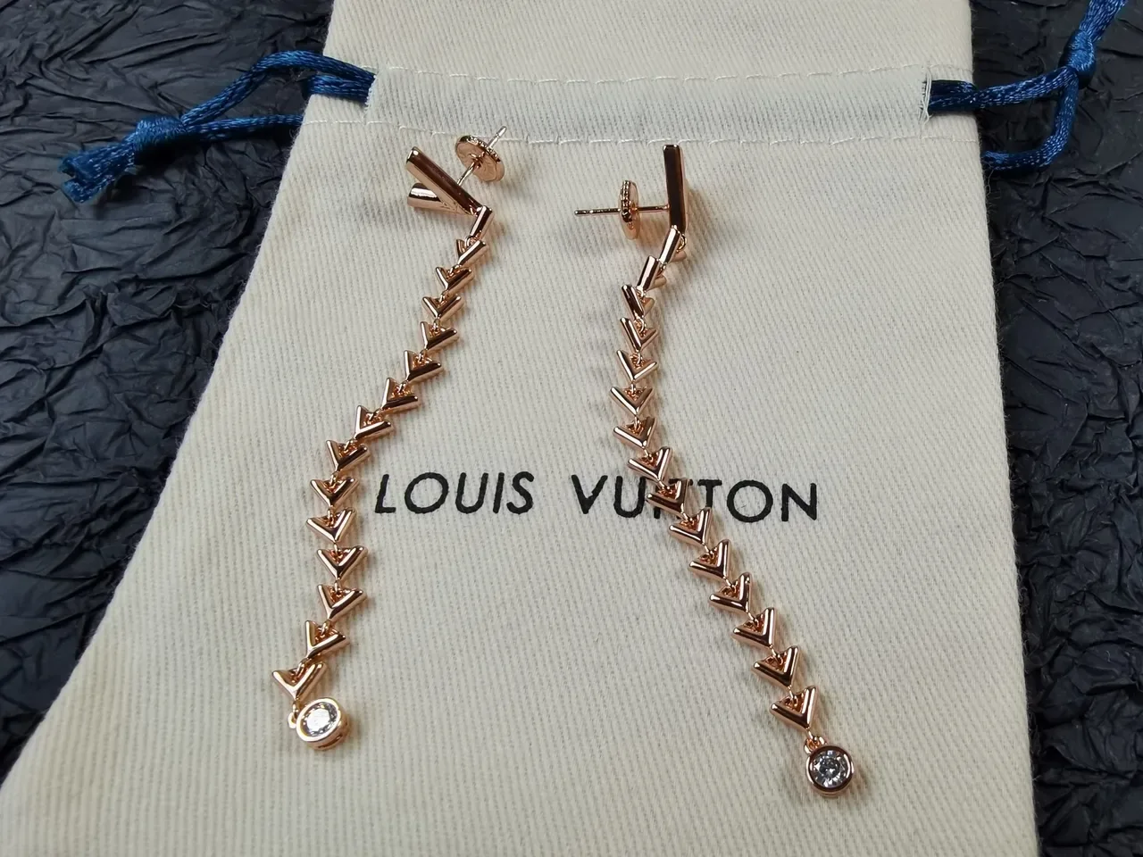 Gold Transparent Geometric V-Link Chain Dangling Drop Earrings 5