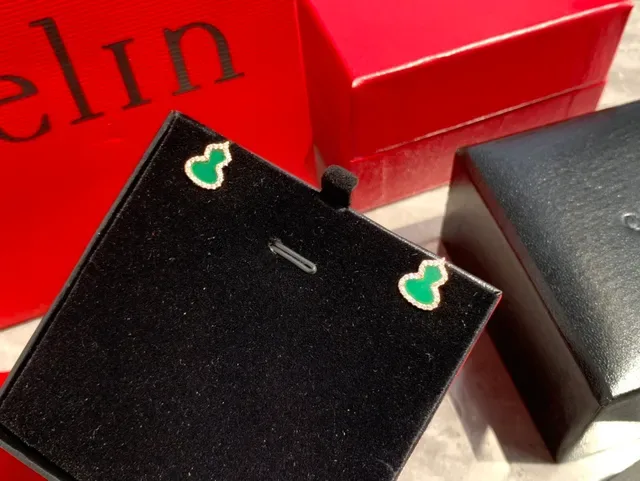 Gourd-Shaped Green Stone Pavé Earrings 4