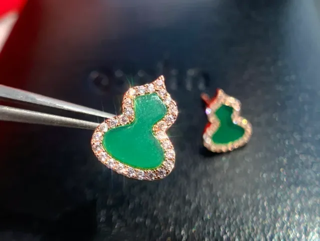 Gourd-Shaped Green Stone Pavé Earrings 7