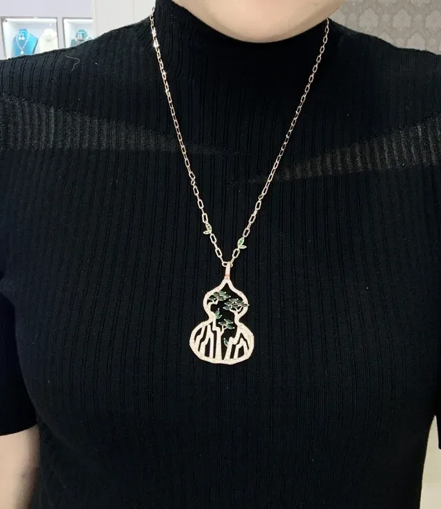 Gourd-Shaped Pavé and Green Gem Pendant Necklace 6