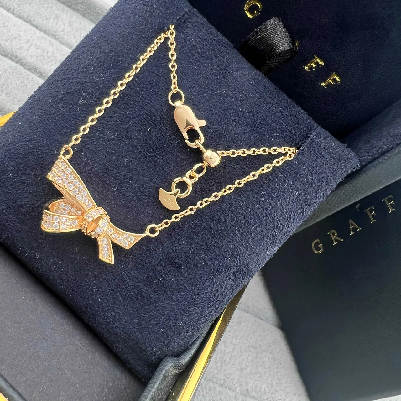GRAFF Bow Gold Silver Pavé-Set Diamonds Necklace 5
