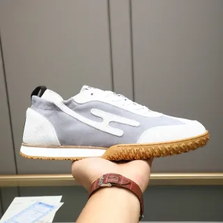 Tênis lifestyle com painéis de camurça cinza e branco