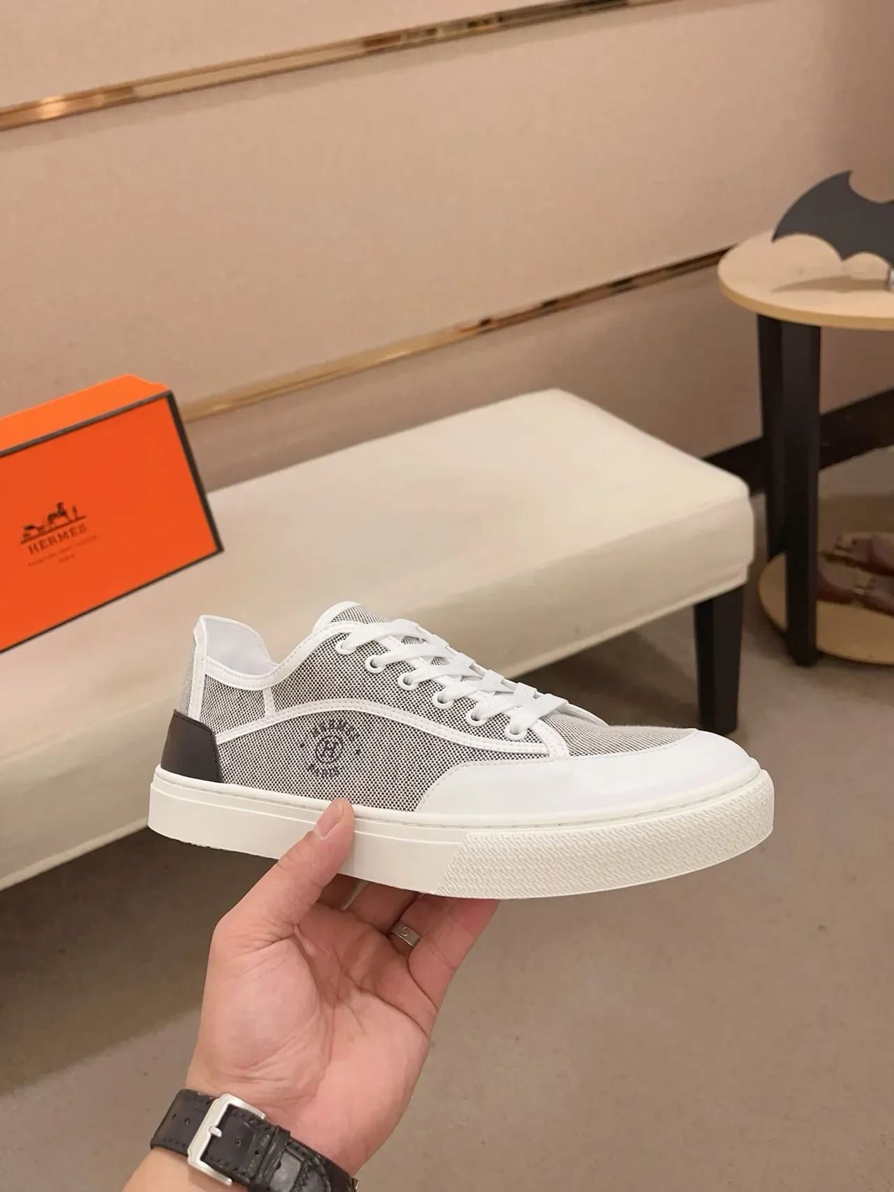 Gray Black Mesh And Synthetic Panel Construction Low-Top Lace-Up Sneakers 4