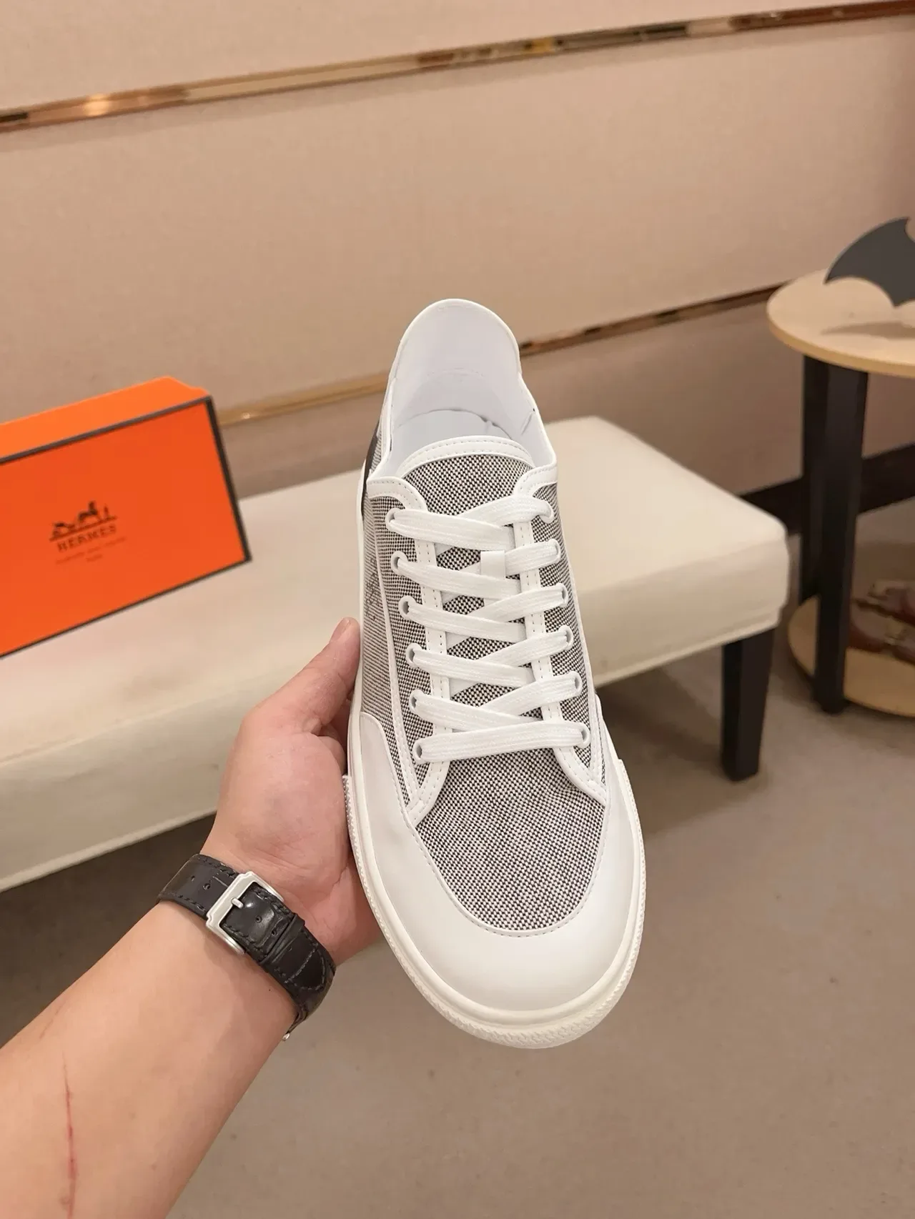 Gray Black Mesh And Synthetic Panel Construction Low-Top Lace-Up Sneakers 5