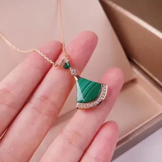 绿色金扇形绿松石吊坠 Pavé-Set 透明宝石项链