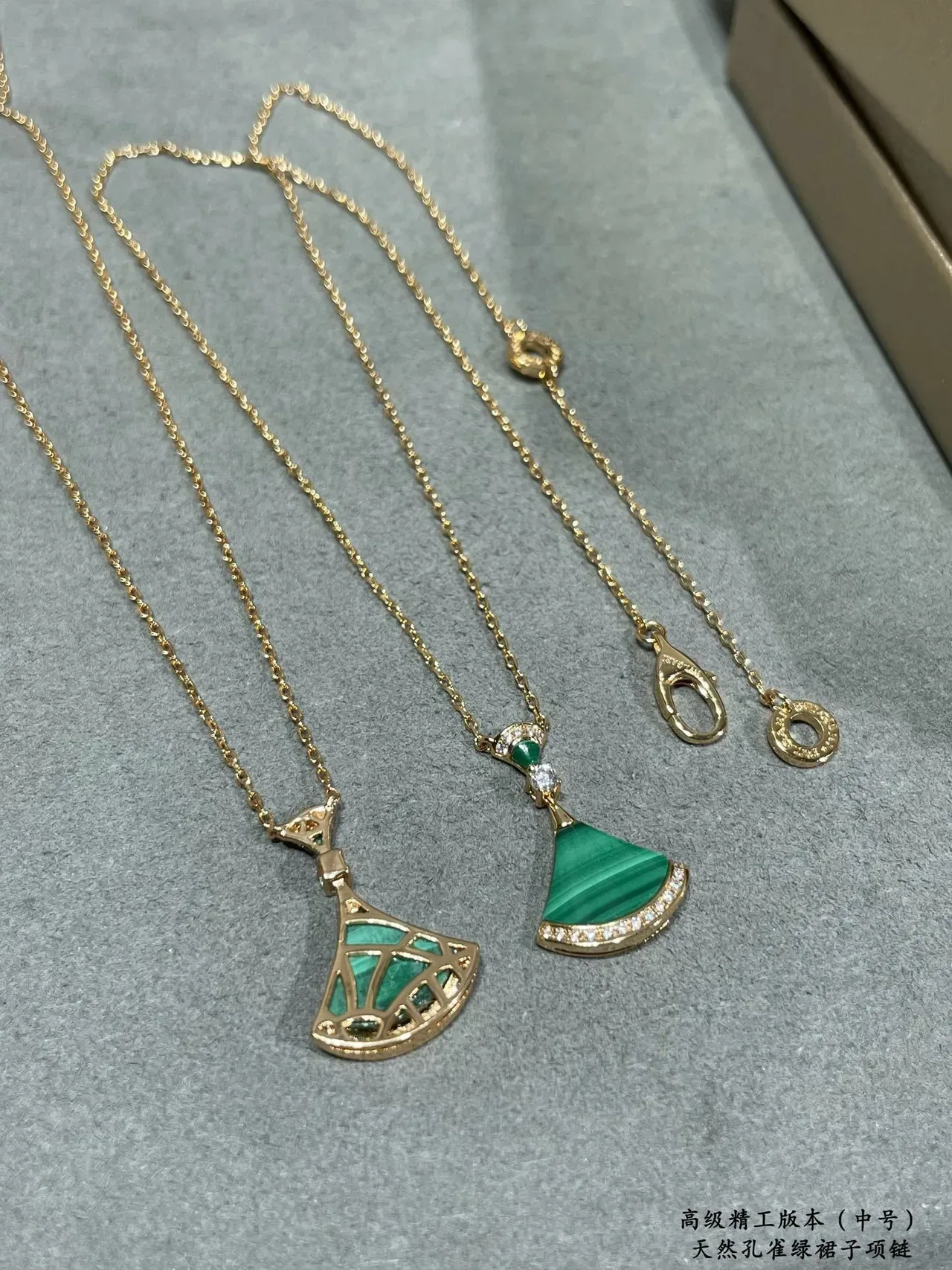 Green Gold Fan-Shaped Pendant Malachite Stone Necklace 4