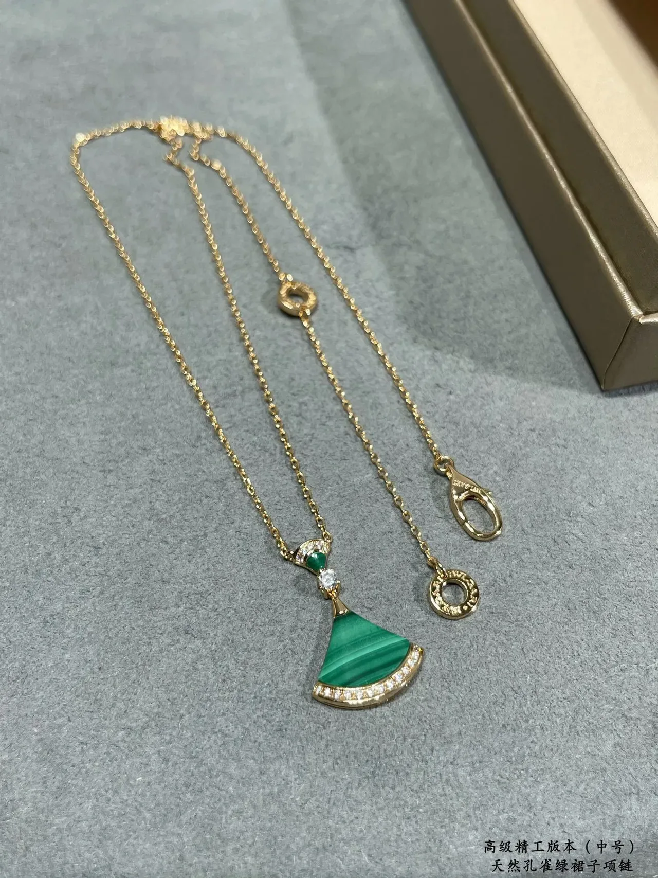 Green Gold Fan-Shaped Pendant Malachite Stone Necklace 6