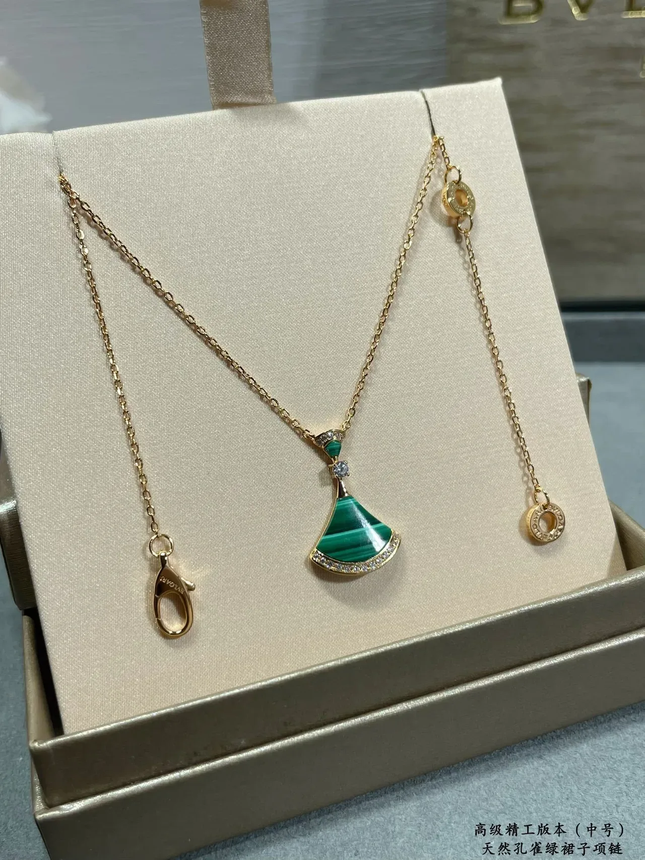 Green Gold Fan-Shaped Pendant Malachite Stone Necklace 8