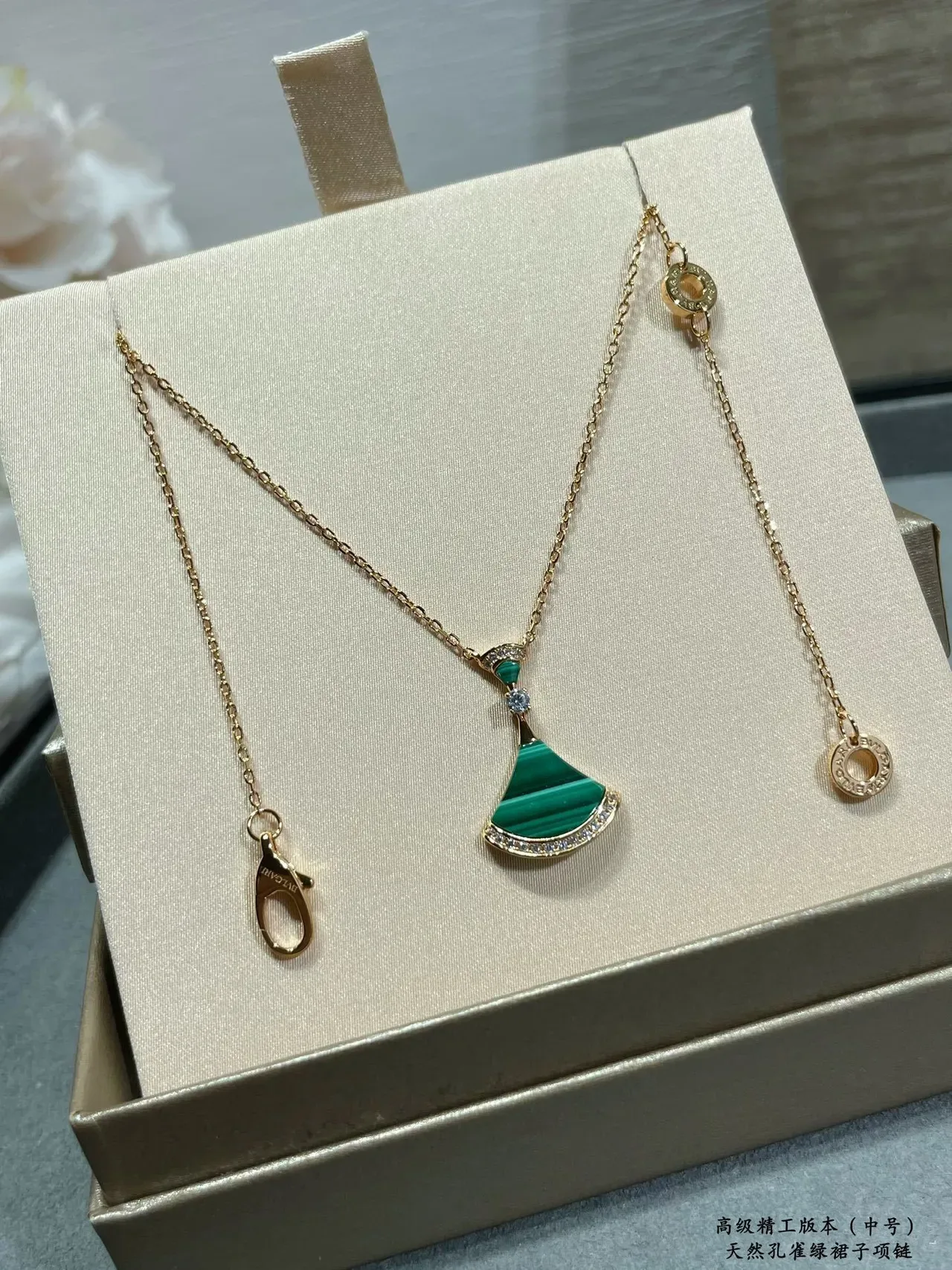 Green Gold Fan-Shaped Pendant Malachite Stone Necklace 9