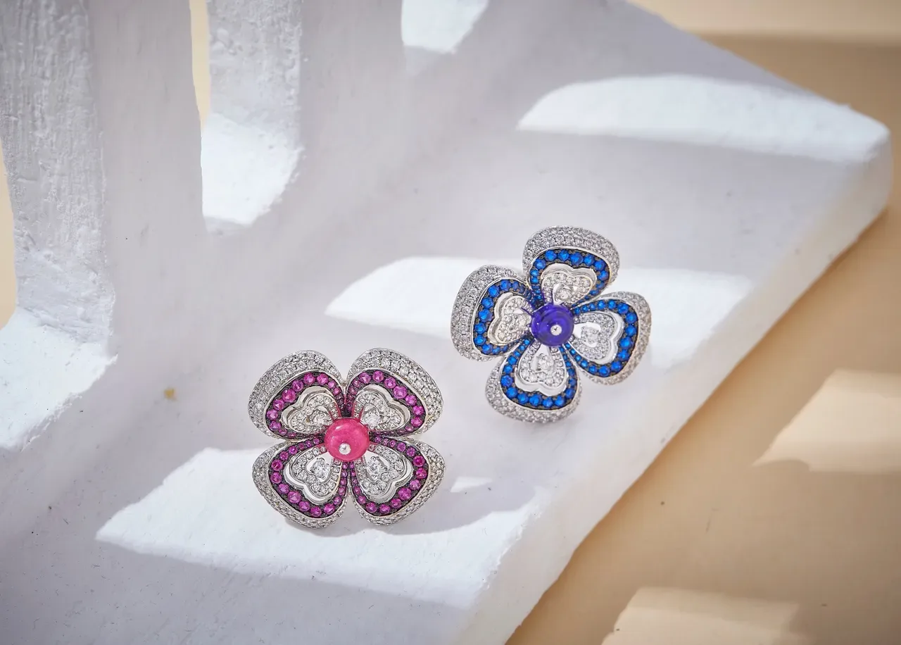 Green White Floral Motif Pavé-Set Ring 2