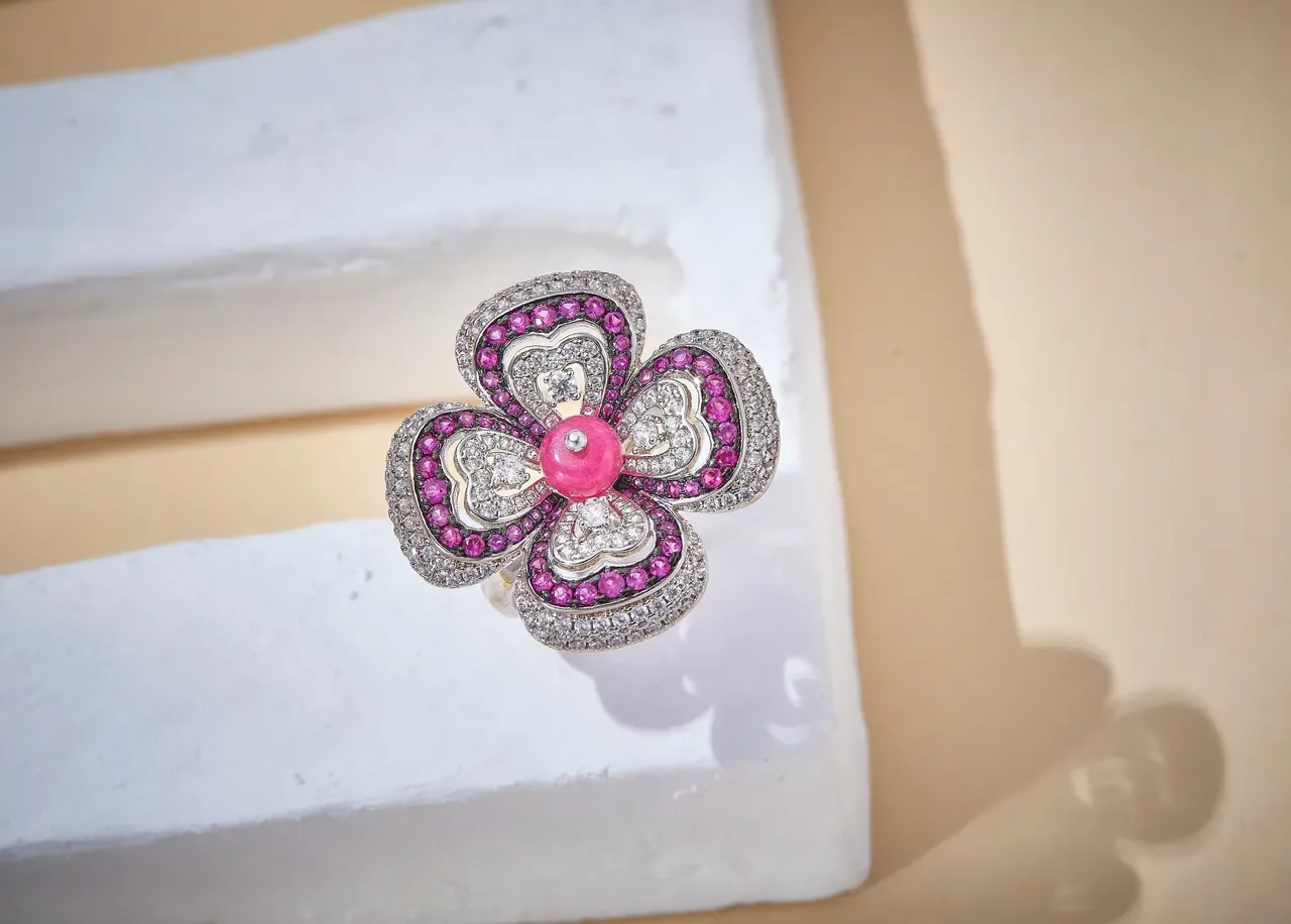 Green White Floral Motif Pavé-Set Ring 6