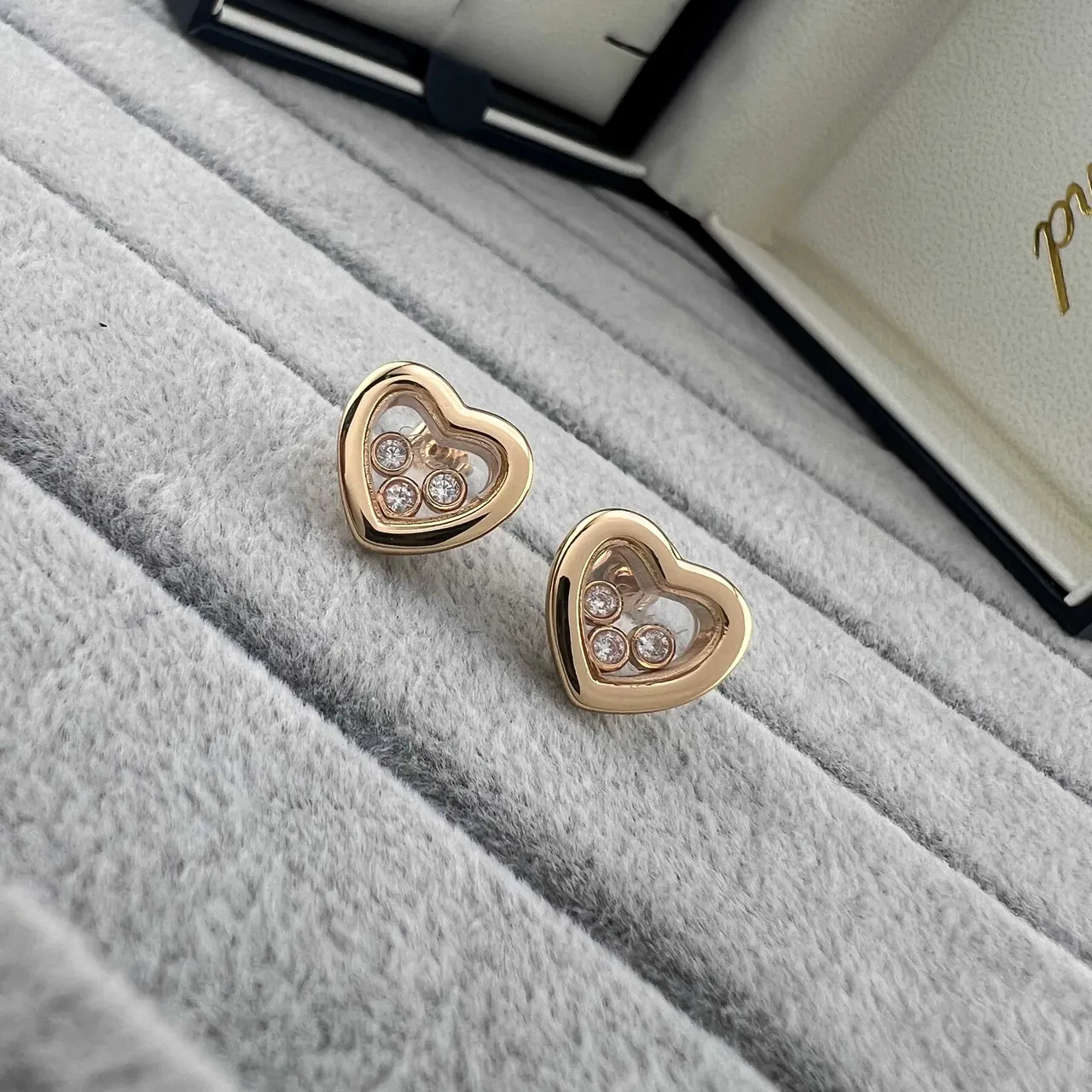 Heart-Shaped Open-Frame Three-Stone Stud Earrings 2