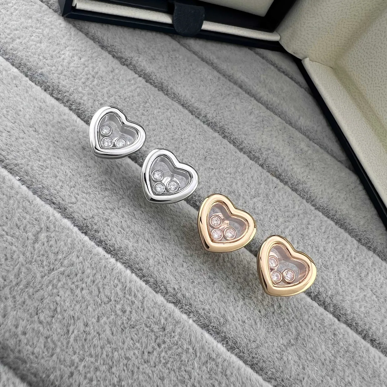 Heart-Shaped Open-Frame Three-Stone Stud Earrings 5