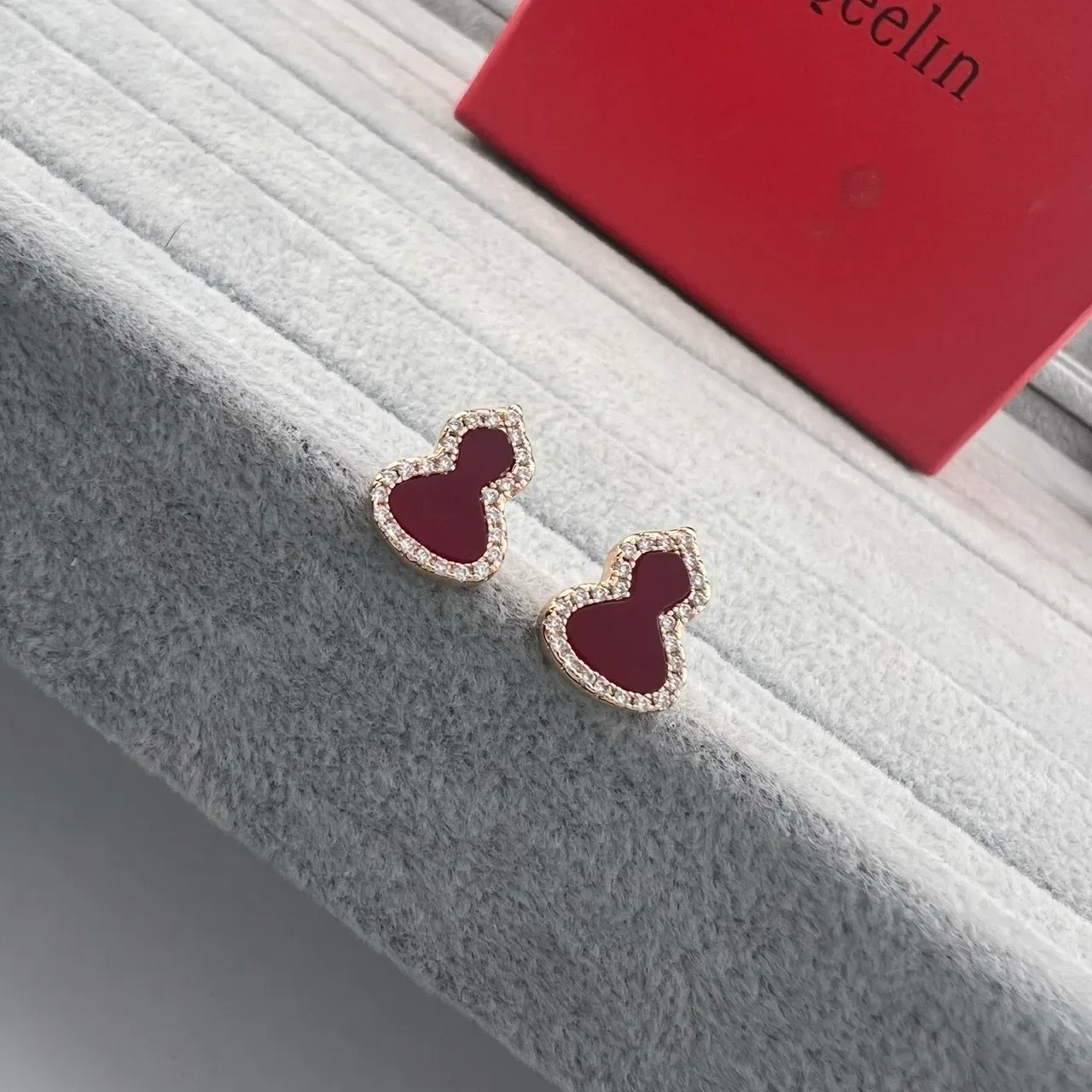 Heart-Shaped Pavé-Bordered Inlaid Stud Earrings 5