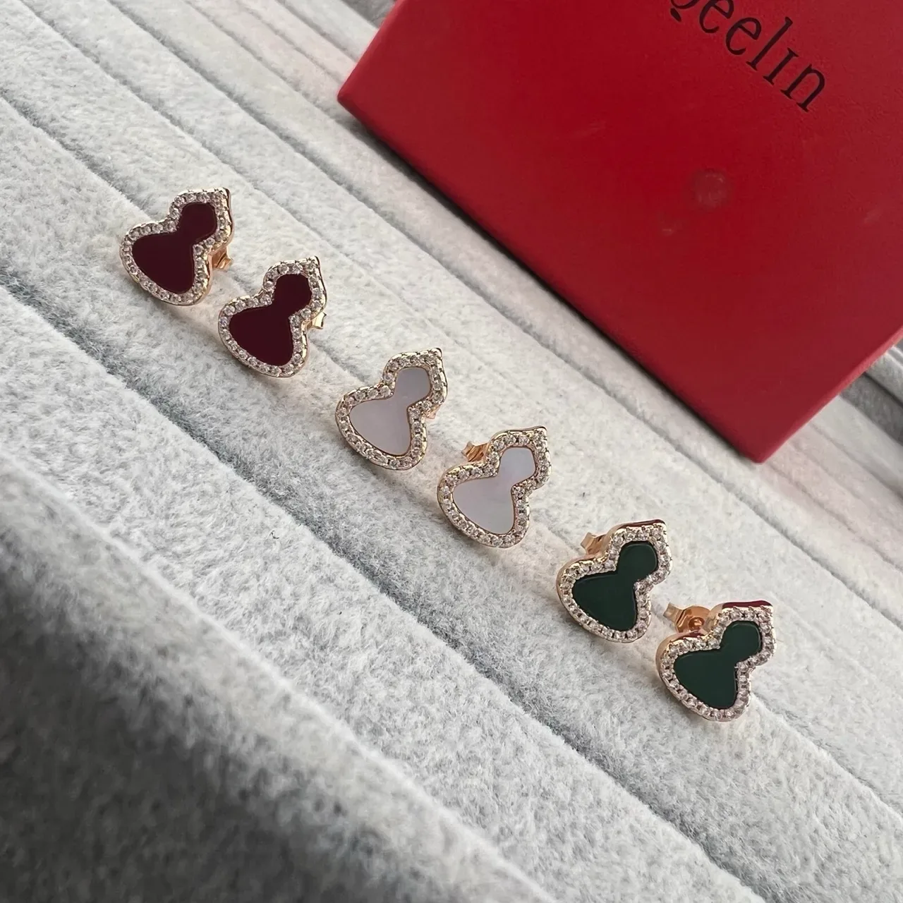 Heart-Shaped Pavé-Bordered Inlaid Stud Earrings 6