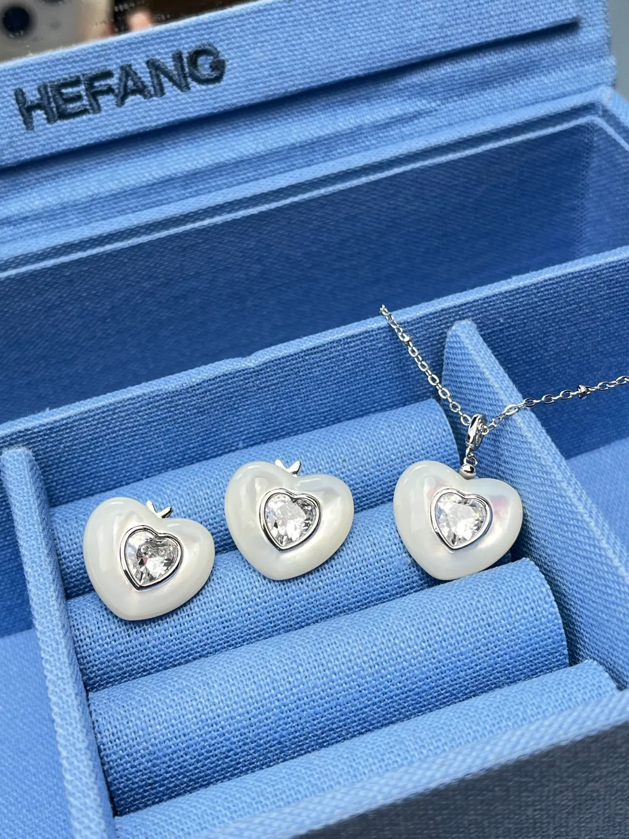 HEFANG Beige Silver Heart-Shaped Mother-of-Pearl Finish Necklace 8