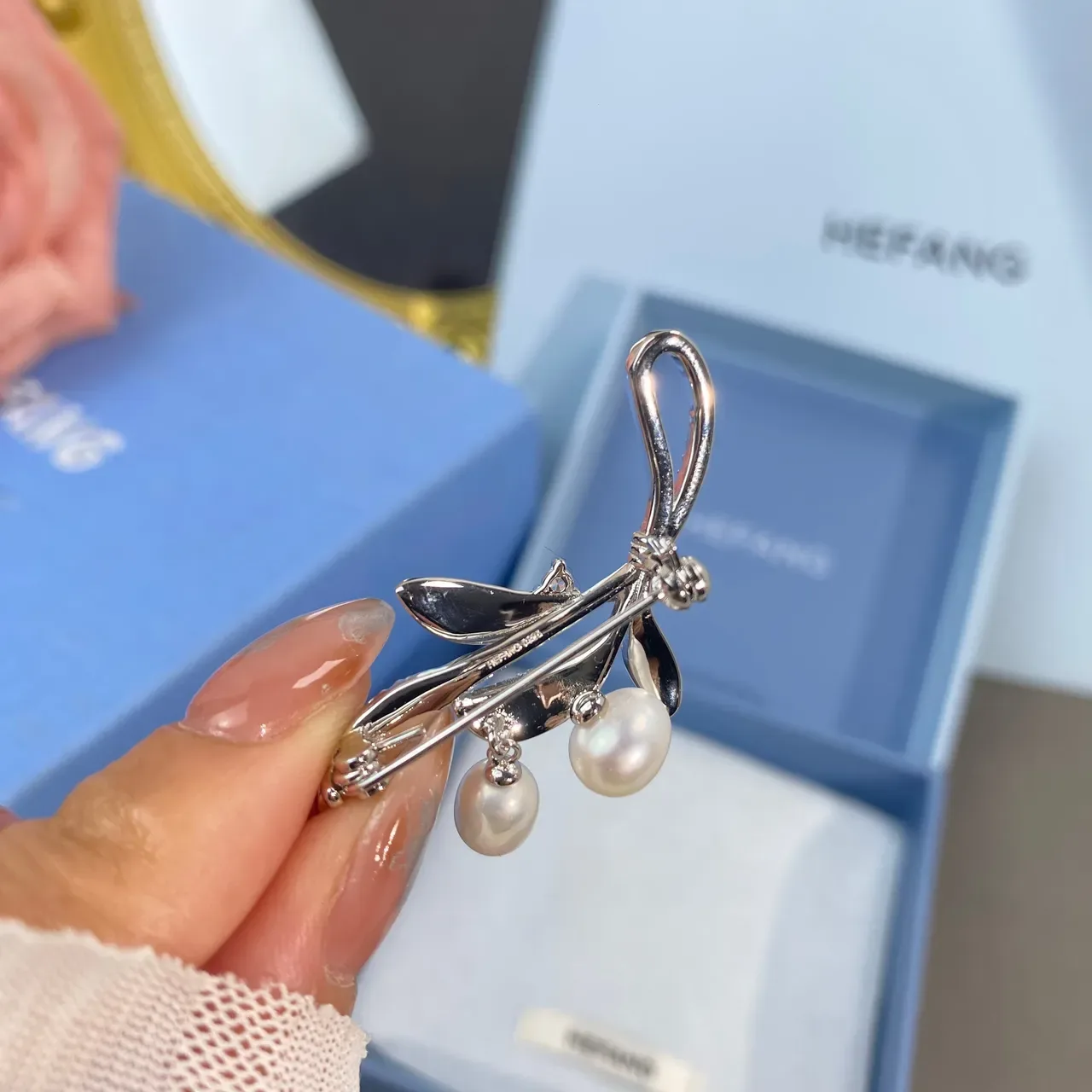 HEFANG Broche Laço e Folha Pavé Cristal e Pérola 6