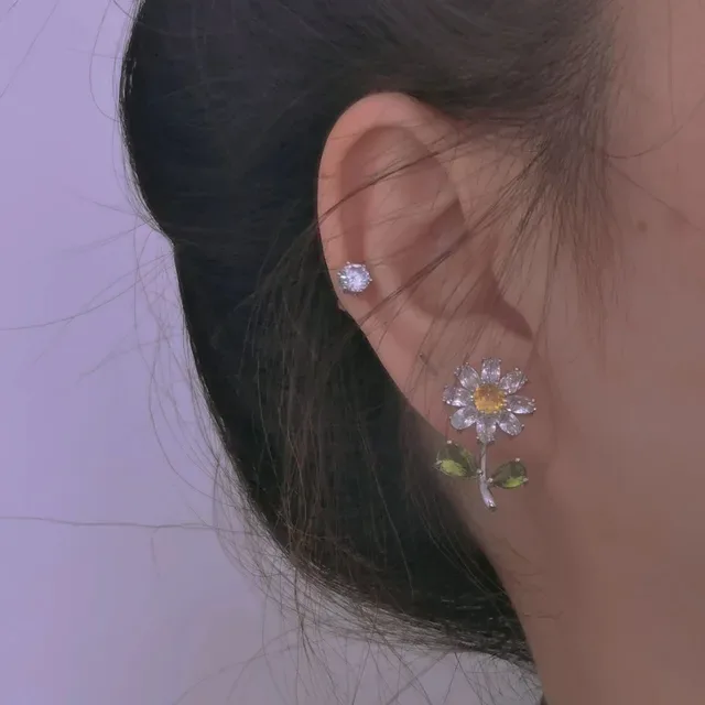 HEFANG Floral Daisy Crystal and Green Gem Stud Earrings 2