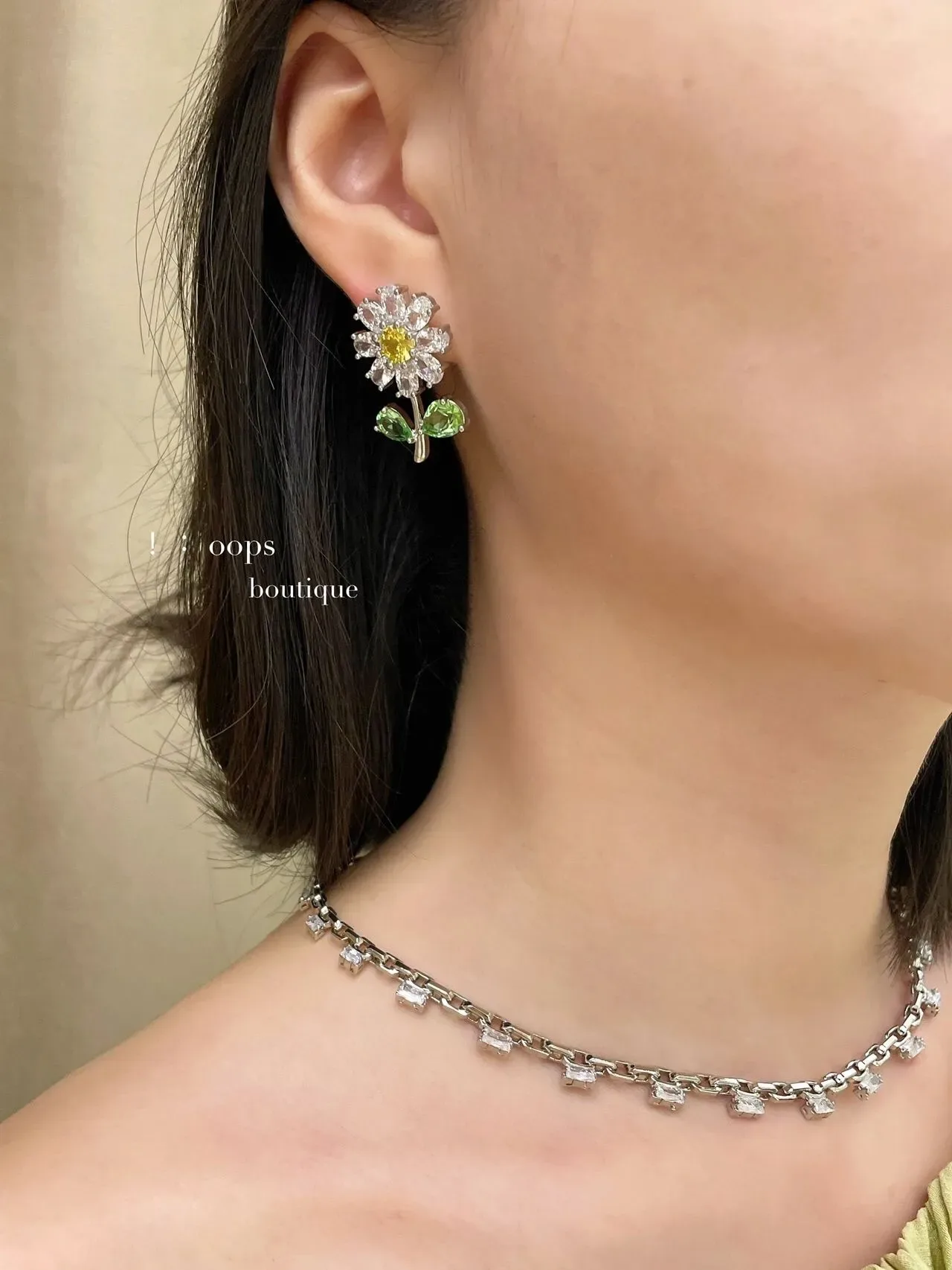 HEFANG Floral Daisy Crystal and Green Gem Stud Earrings 4