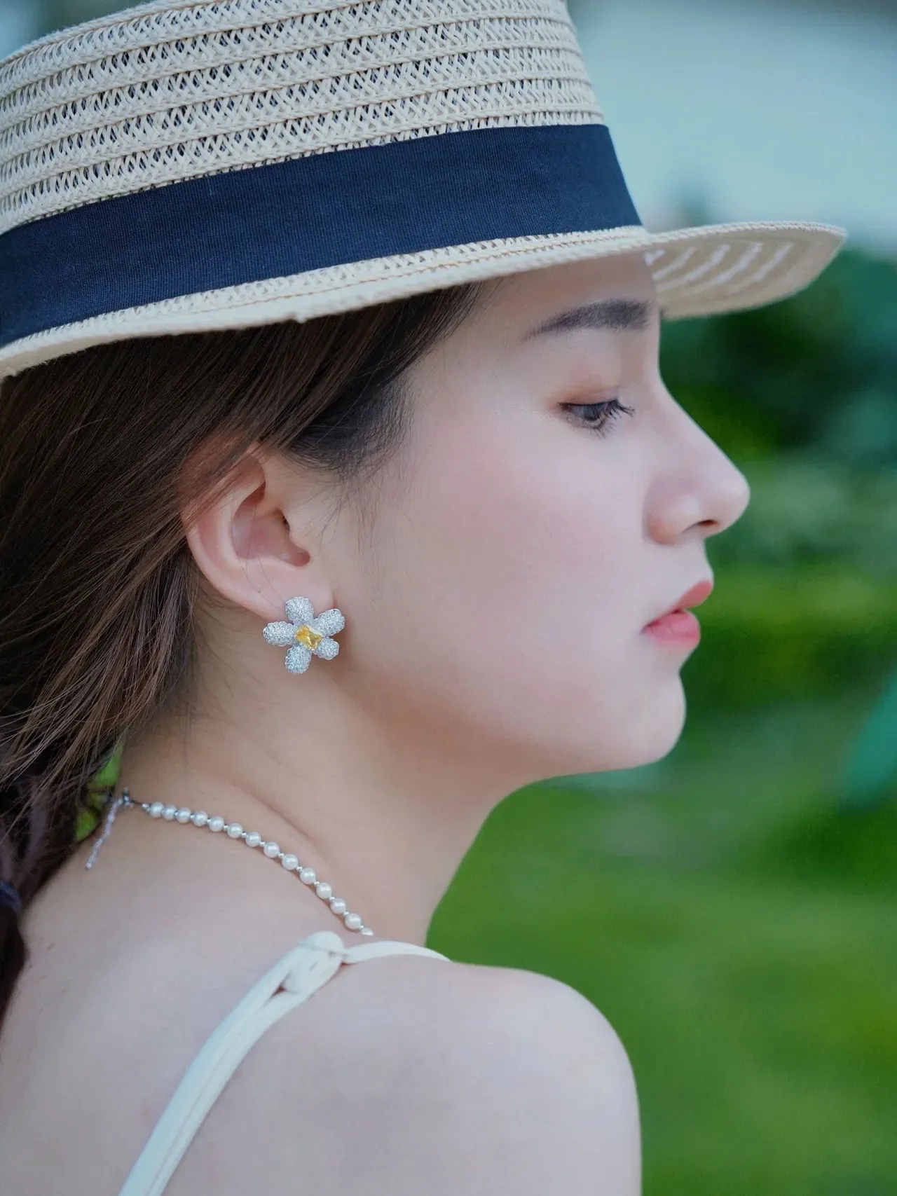 HEFANG Flower-Shaped Pavé Crystal and Yellow Gem Stud Earrings 2