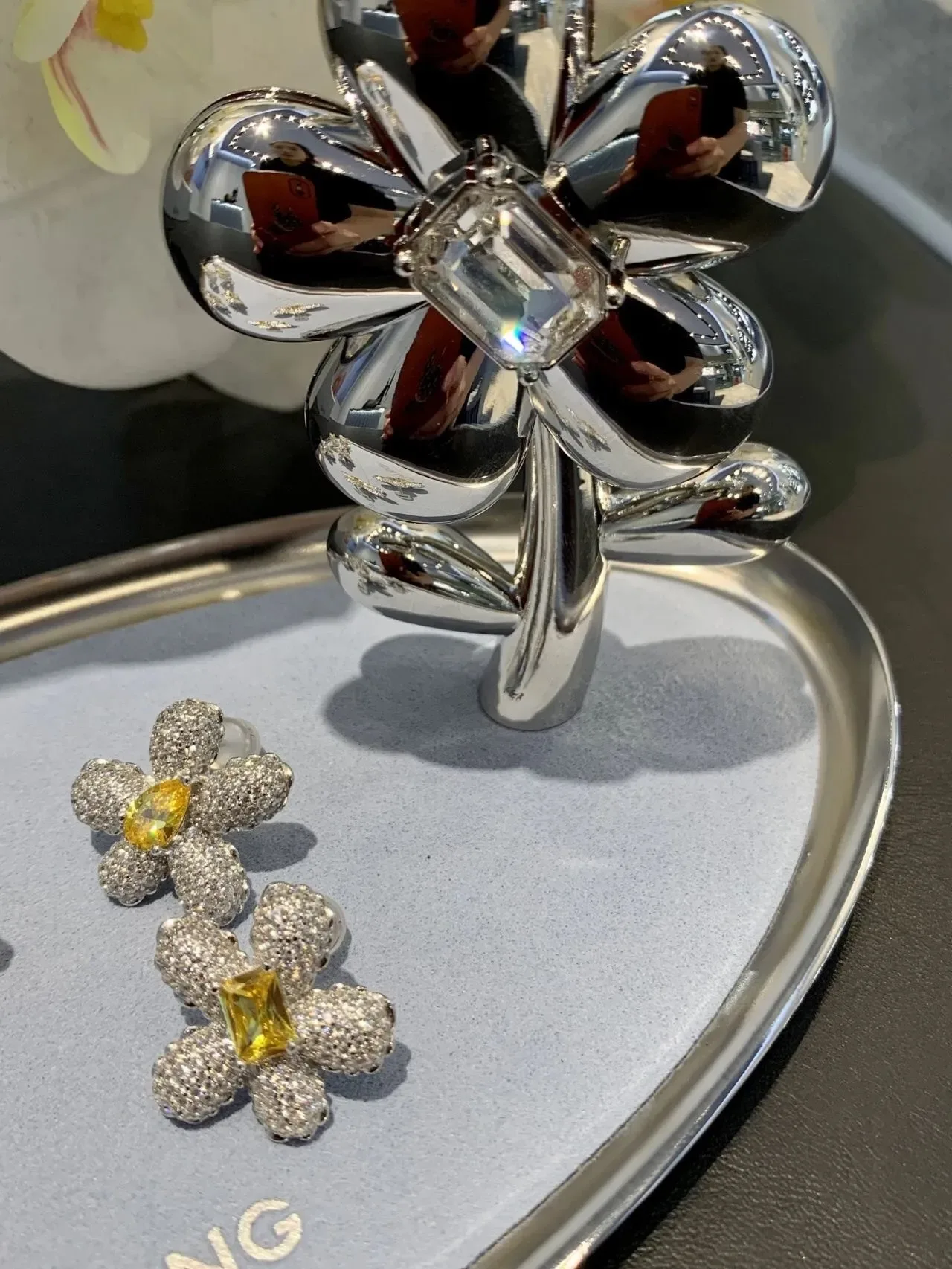 HEFANG Flower-Shaped Pavé Crystal and Yellow Gem Stud Earrings 5