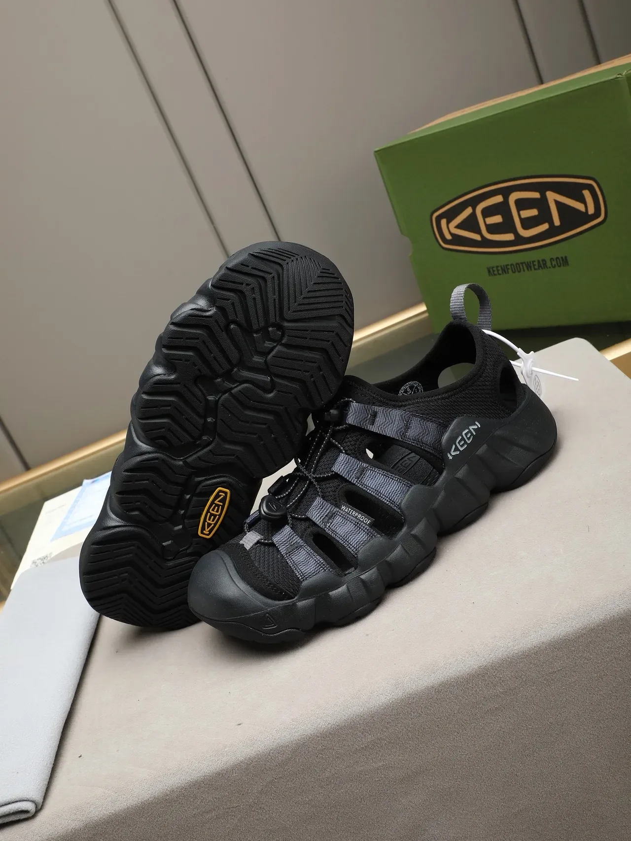KEEN Black Gray Multi-Strap Waterproof-Rated Casual Sandals 5