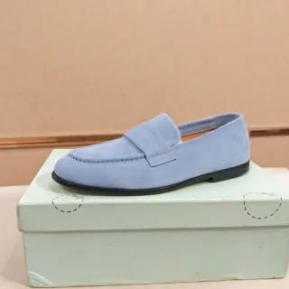 浅蓝色麂皮便士带乐福鞋