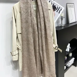 浅咖啡派司提花流苏羊绒围巾