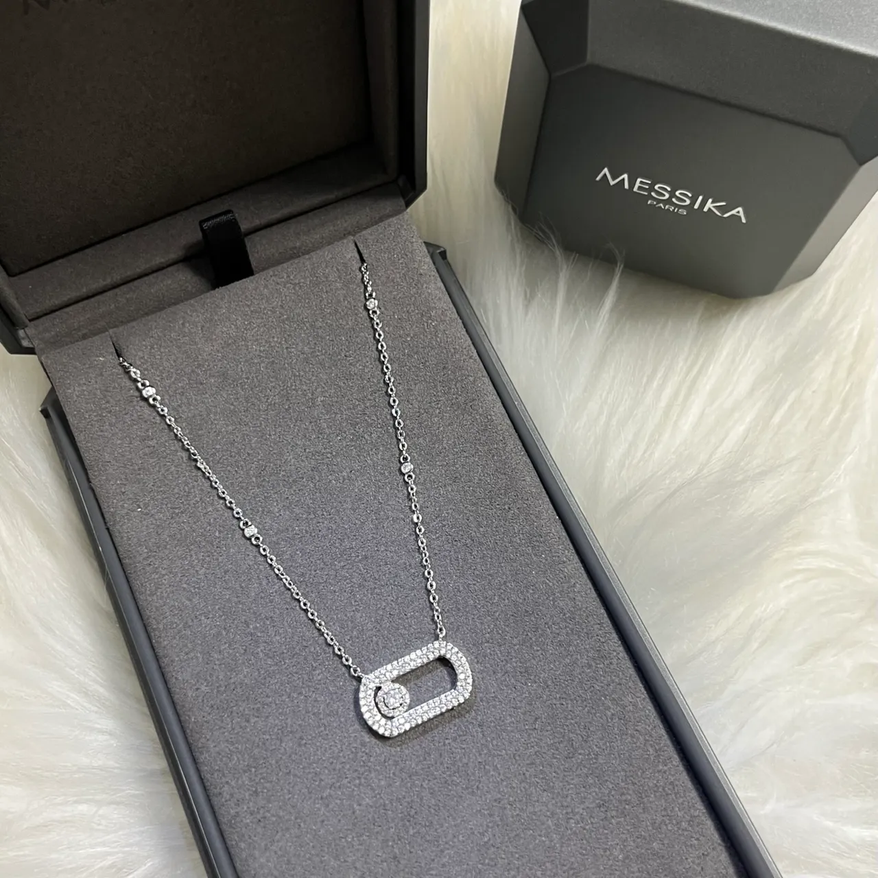 Messika Move Rectangular Pavé Diamond Necklace 4
