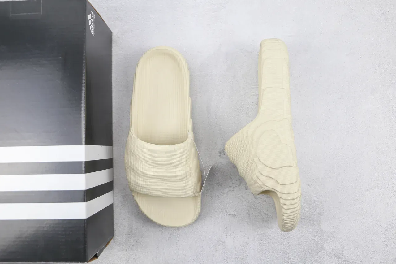 Monochrome Molded Ribbed Strap Slipper 5