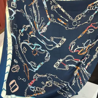 Bufanda de seda con estampado de hardware ecuestre navy