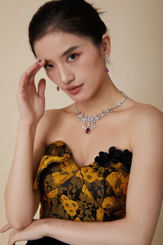 Ornate Diamond-Encrusted Red Gem Pendant Necklace 4