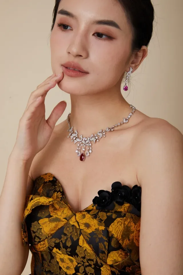 Ornate Diamond-Encrusted Red Gem Pendant Necklace 7