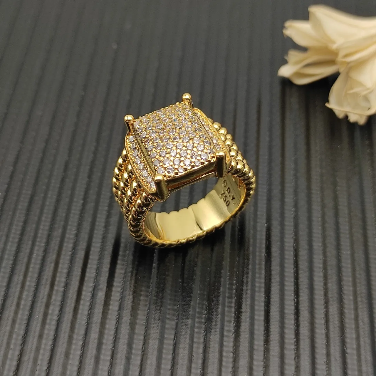 Pavé Diamond Cushion Face Twisted Rope Band Ring 6