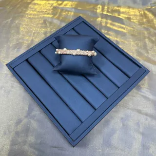 Pulsera de muñeca de oro rosa adornada con perlas y cristales