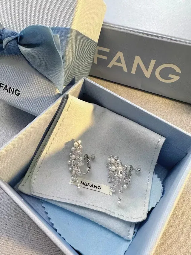 Pearl and Crystal Floral Branch Dangling Earrings 8