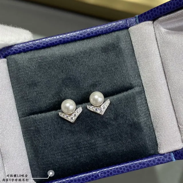 Pearl and Pavé V-Shape Stud Earrings 7