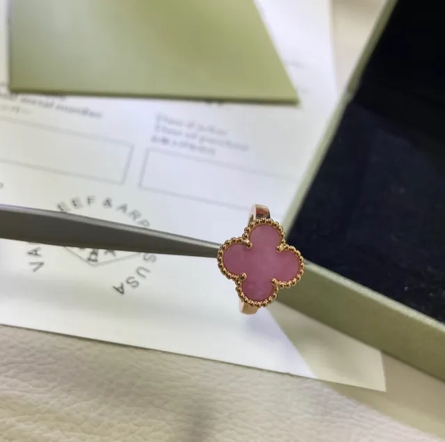 Pink Gold Clover-Shaped Stone Inlay Ring 2