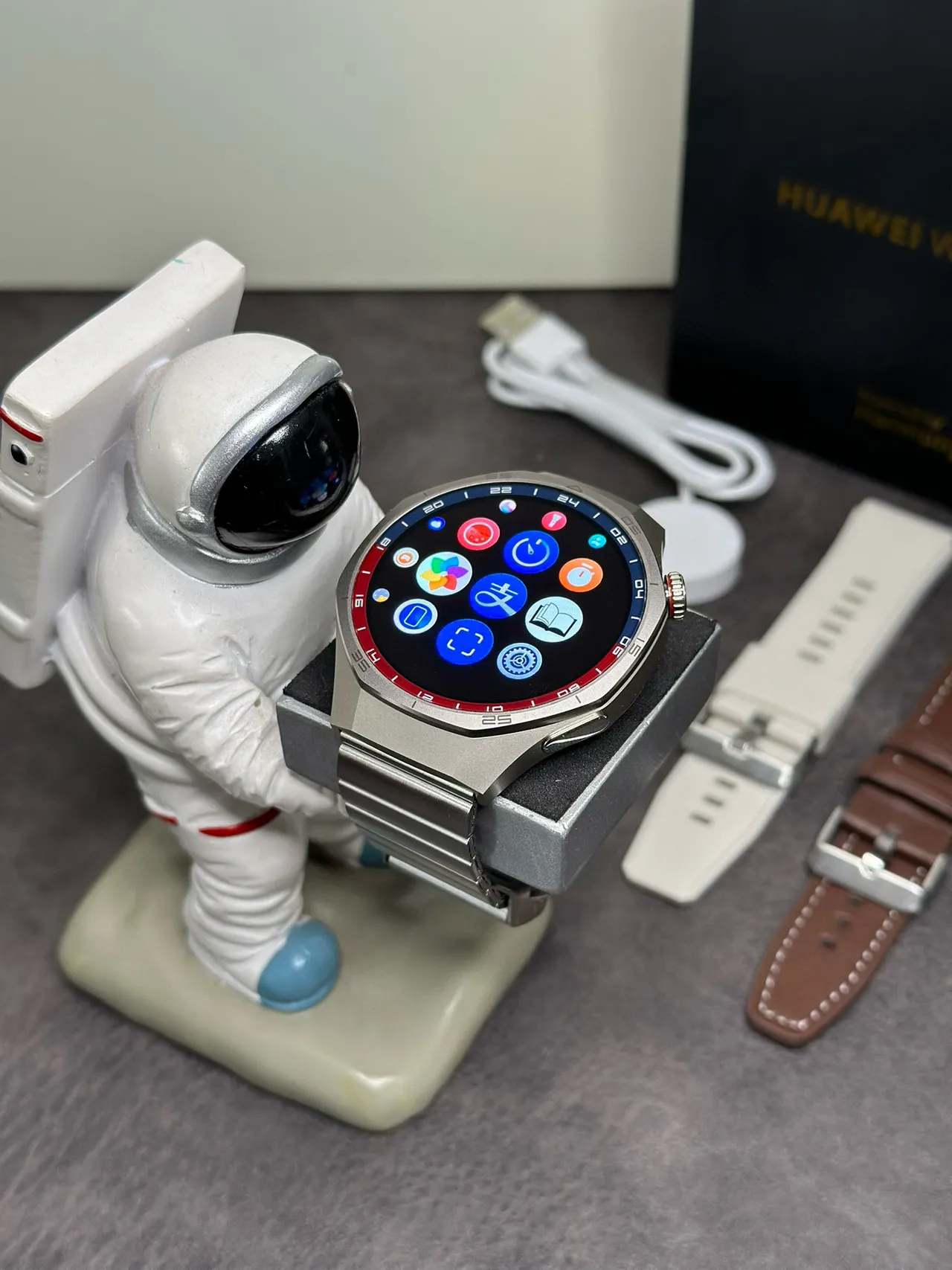 POIZON Black Silver Round Case Engraved Bezel Smartwatch 8