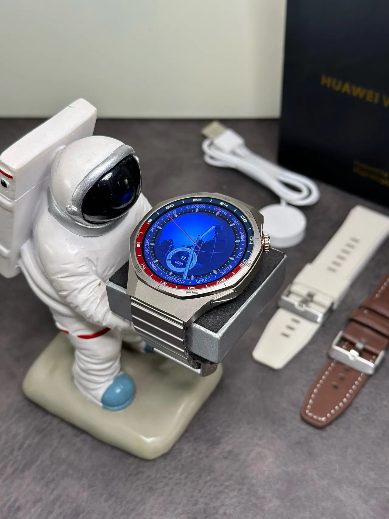 POIZON Black Silver Round Case Engraved Bezel Smartwatch 9