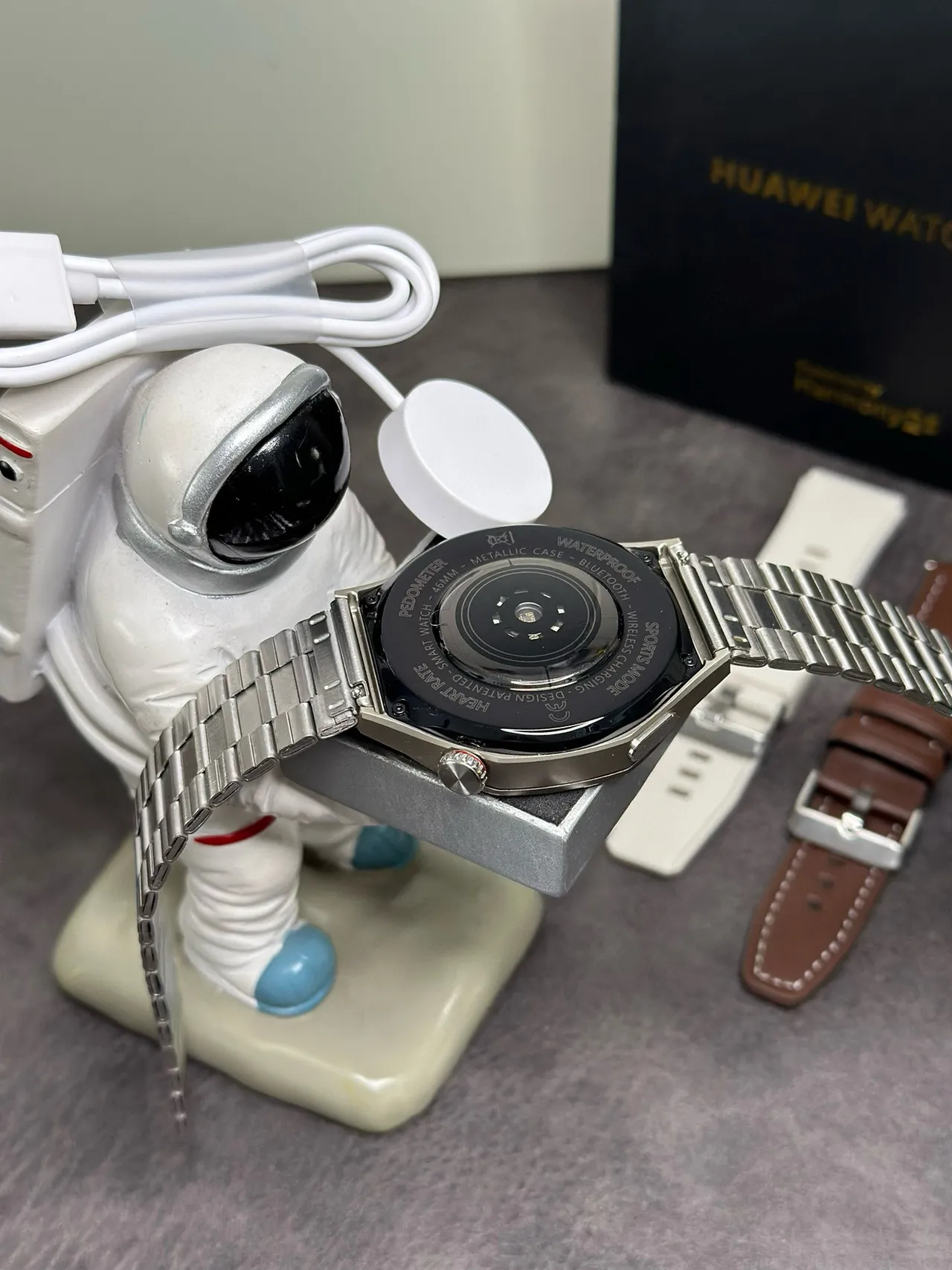 POIZON Black Silver Round Case Engraved Bezel Smartwatch 12