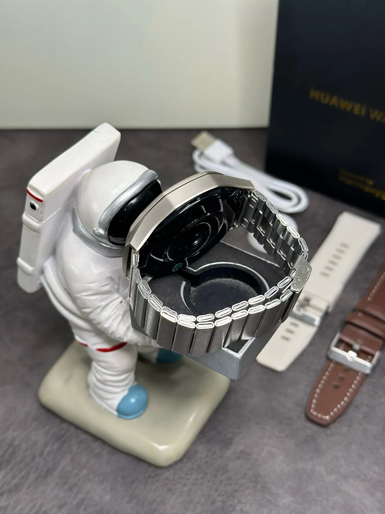 POIZON Black Silver Round Case Engraved Bezel Smartwatch 13