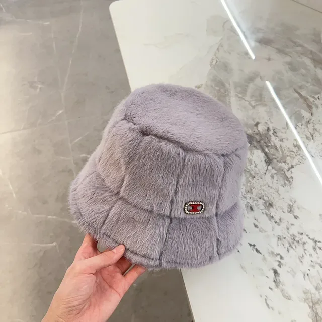 Chapeau Bucket Violet Rouge Fourrure Artificielle Matelassée 4