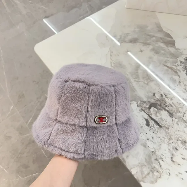 Chapeau Bucket Violet Rouge Fourrure Artificielle Matelassée 5