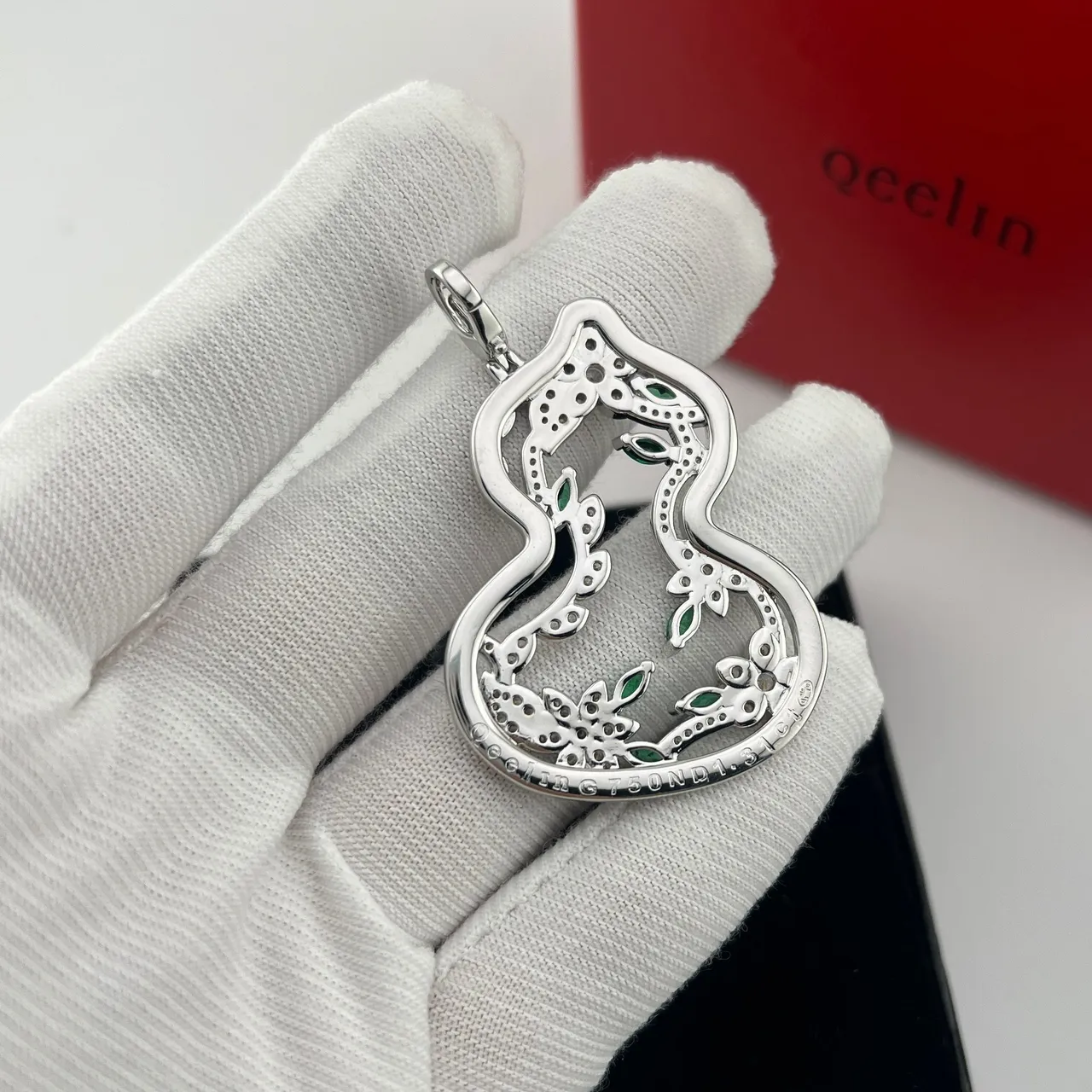 qeelin Gold Silver Openwork Heart Silhouette Floral Motif Detailing Necklace 2