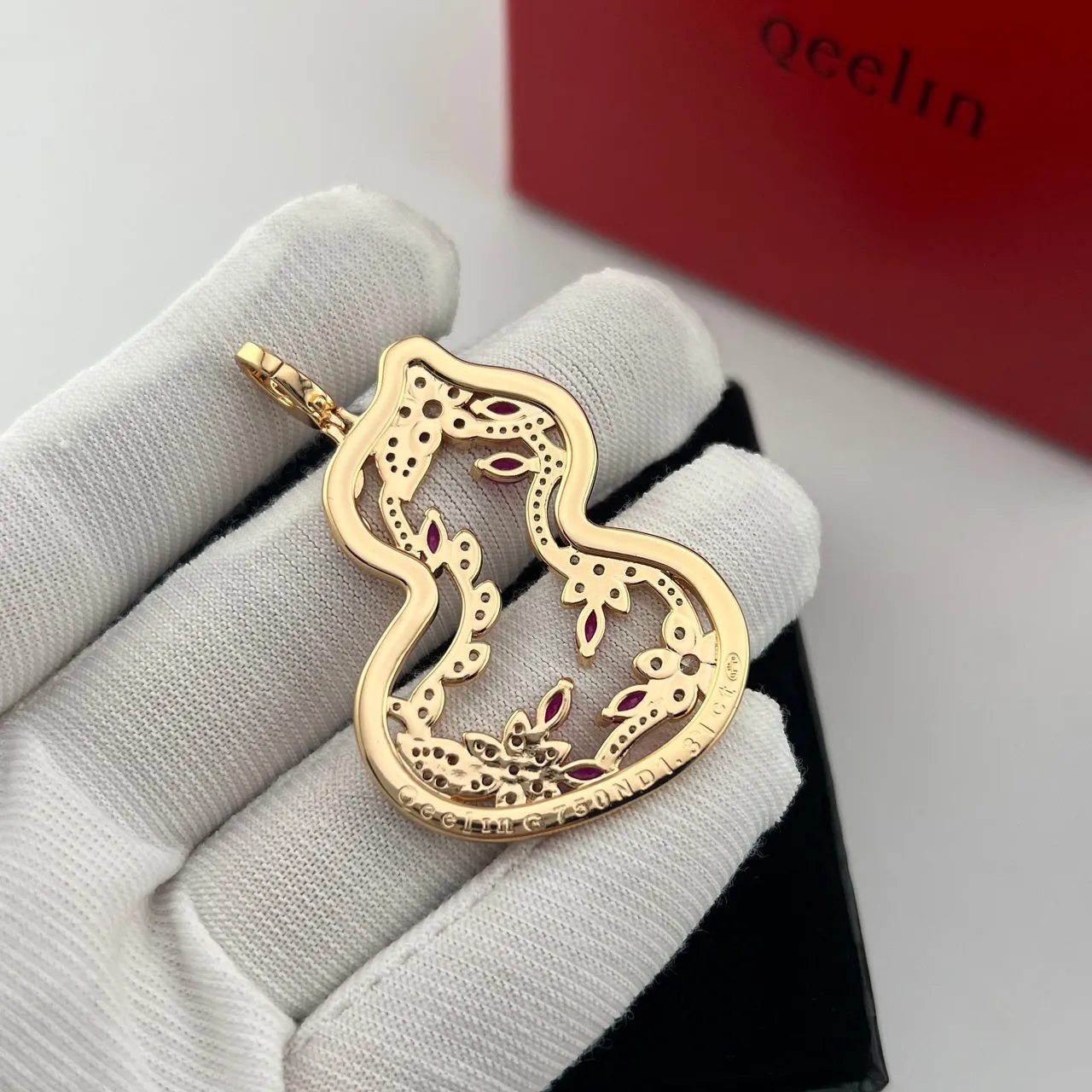 qeelin Gold Silver Openwork Heart Silhouette Floral Motif Detailing Necklace 3