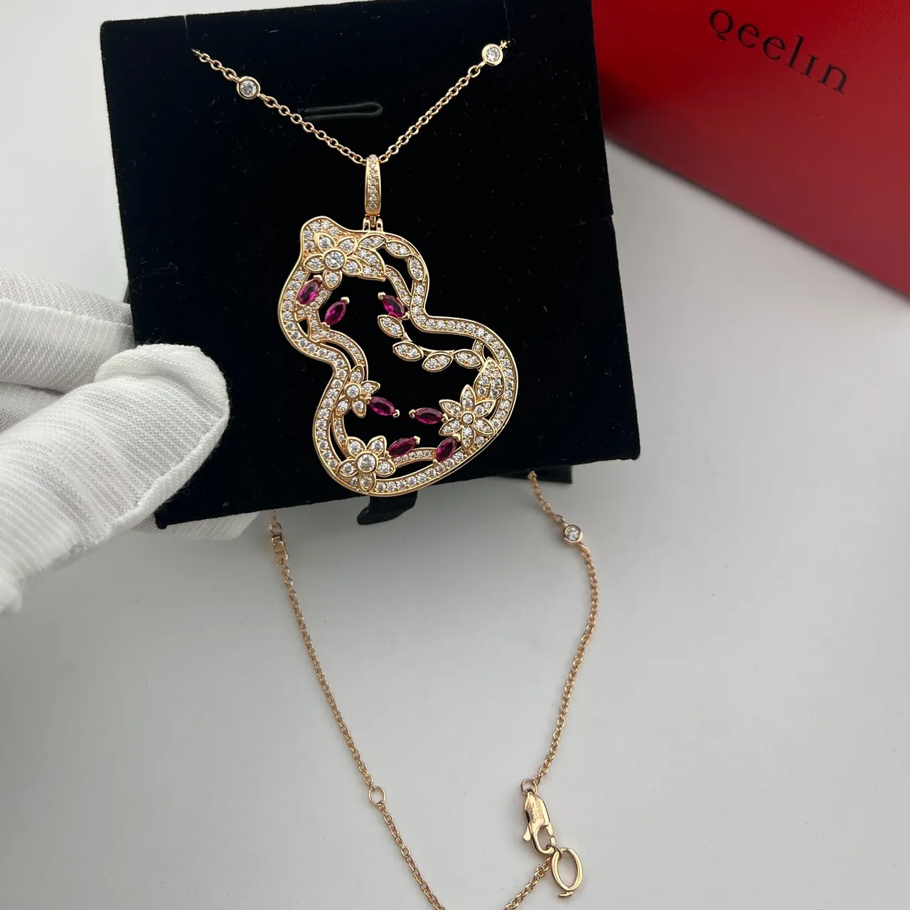 qeelin Gold Silver Openwork Heart Silhouette Floral Motif Detailing Necklace 5