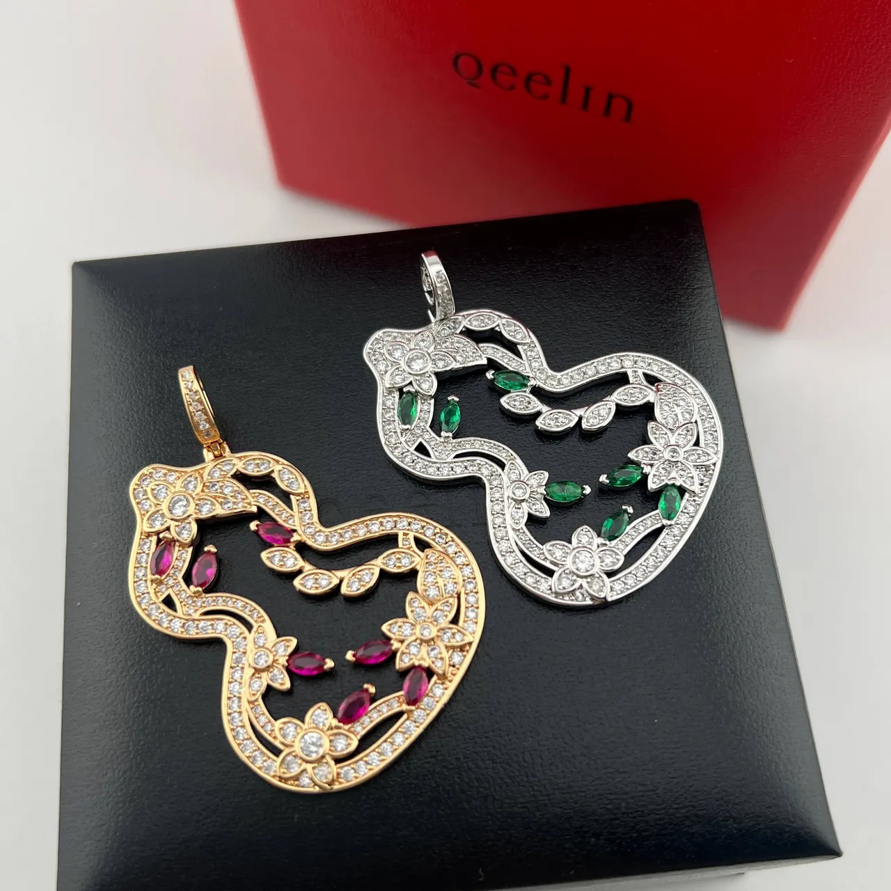 qeelin Gold Silver Openwork Heart Silhouette Floral Motif Detailing Necklace 6
