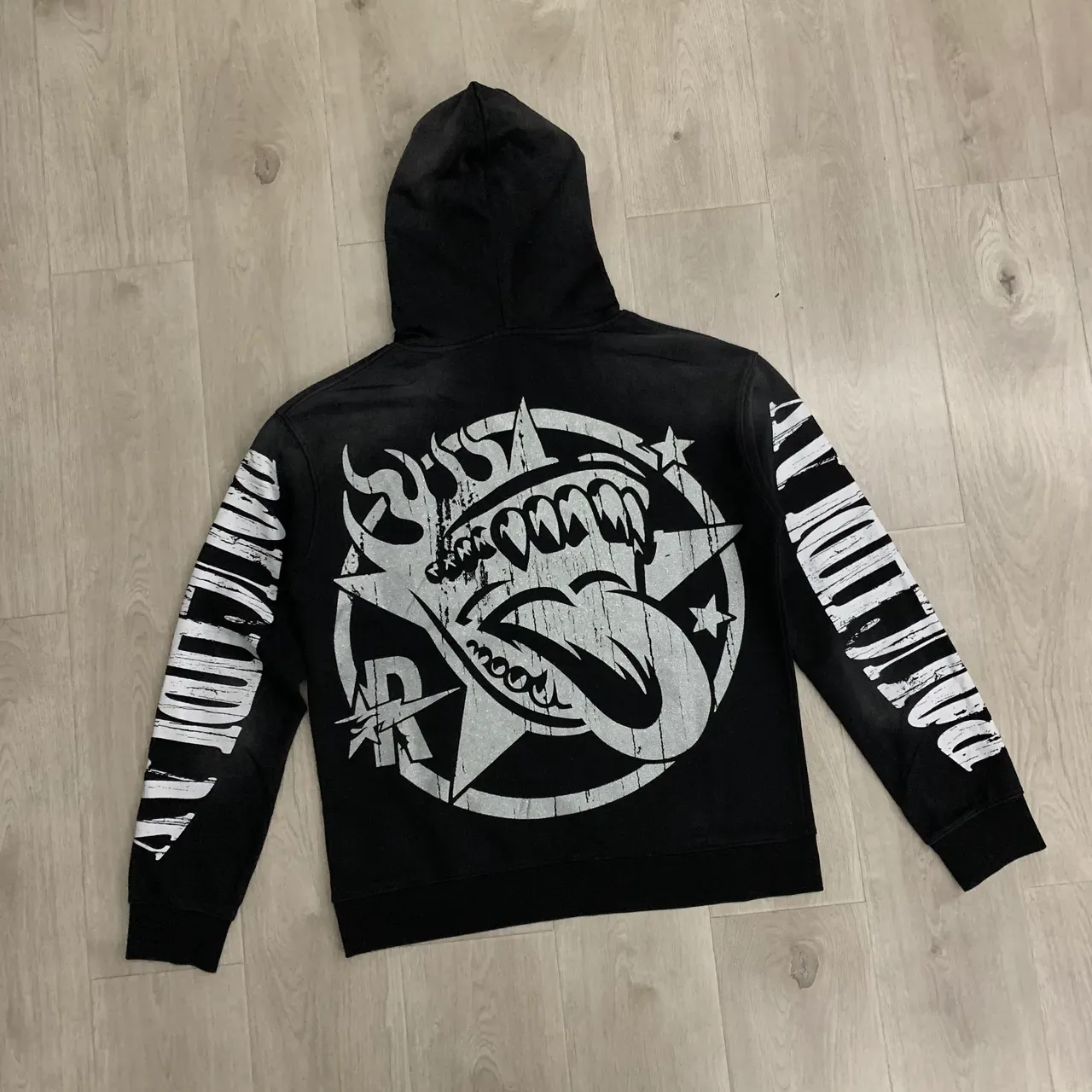 Roughplay Graphic Print Skull and Shark Hoodie 6