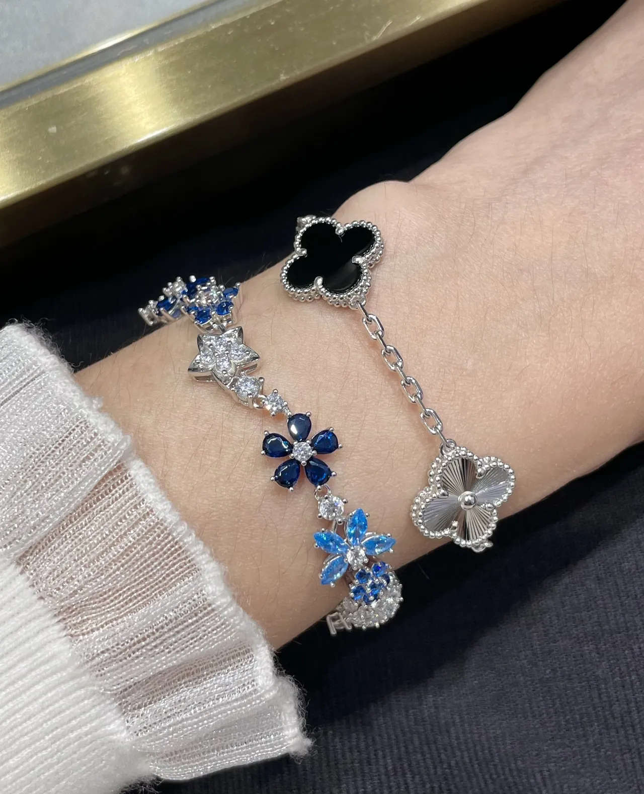 Silver Black Chain Clover-Shaped Charms Bracelet 8